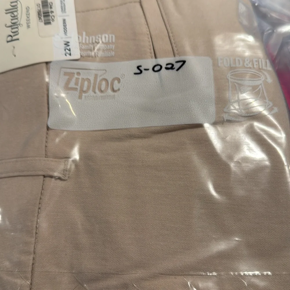 Rafaella Women's Low Rise Straight‎ Hip Modern Weekend Tan Stretch Shorts 22W